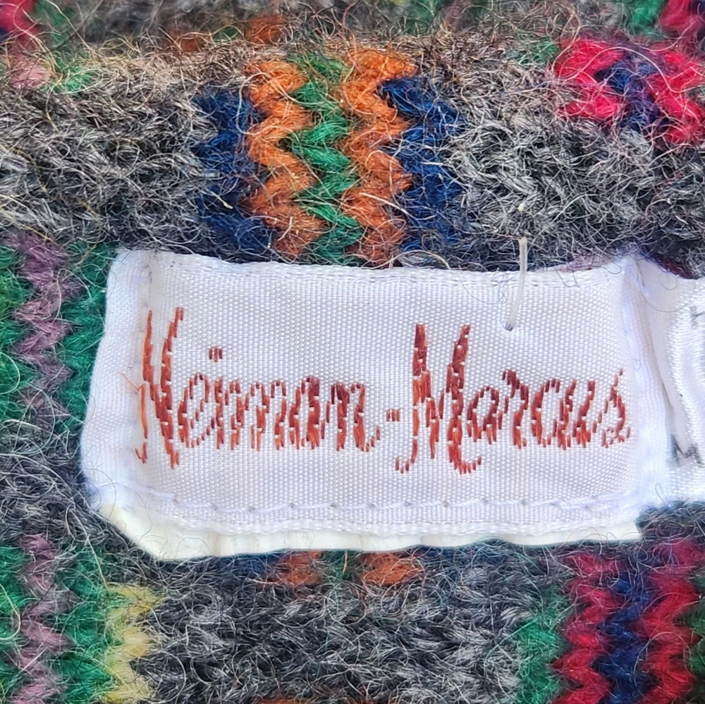NEIMAN MARCUS Scarf Gray 100% Wool Fringe Hand Framed Made England